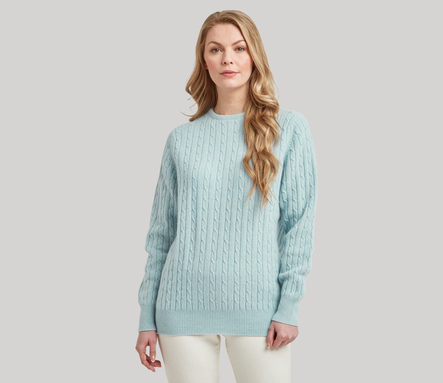 Geelong Lambswool Cable Crew Neck Jumper in Duck Egg