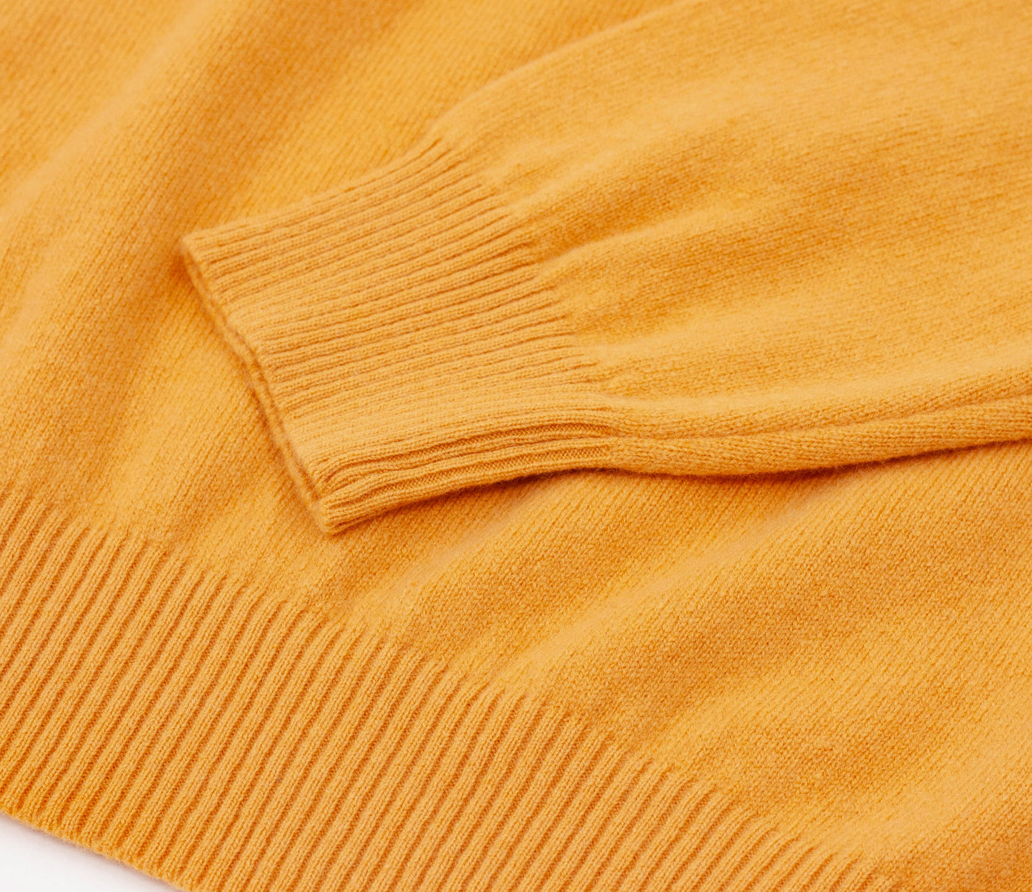 Cashmere Geelong Roll Neck Jumper in Apricot