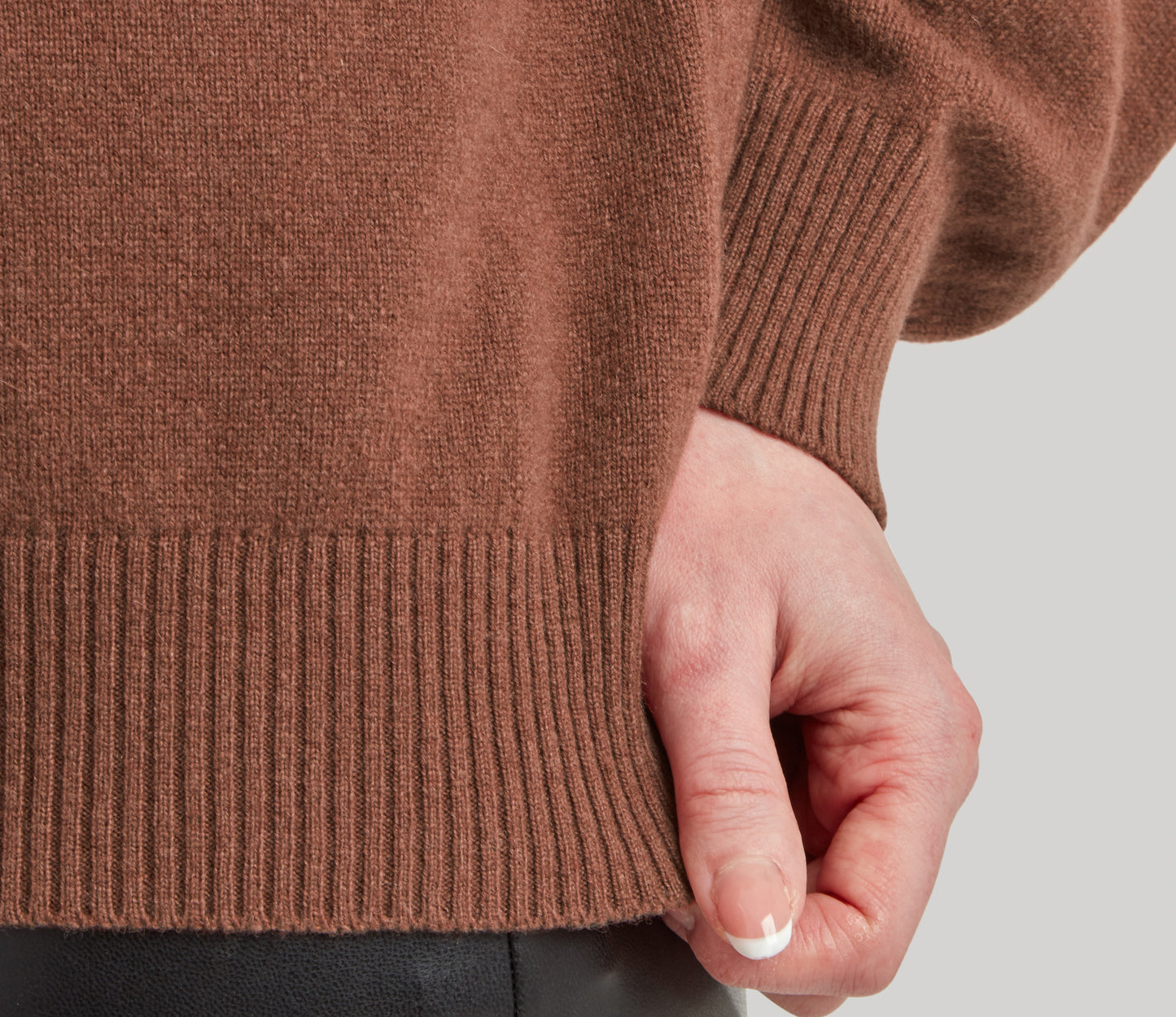 Cashmere Geelong Roll Neck Jumper in Cocoa