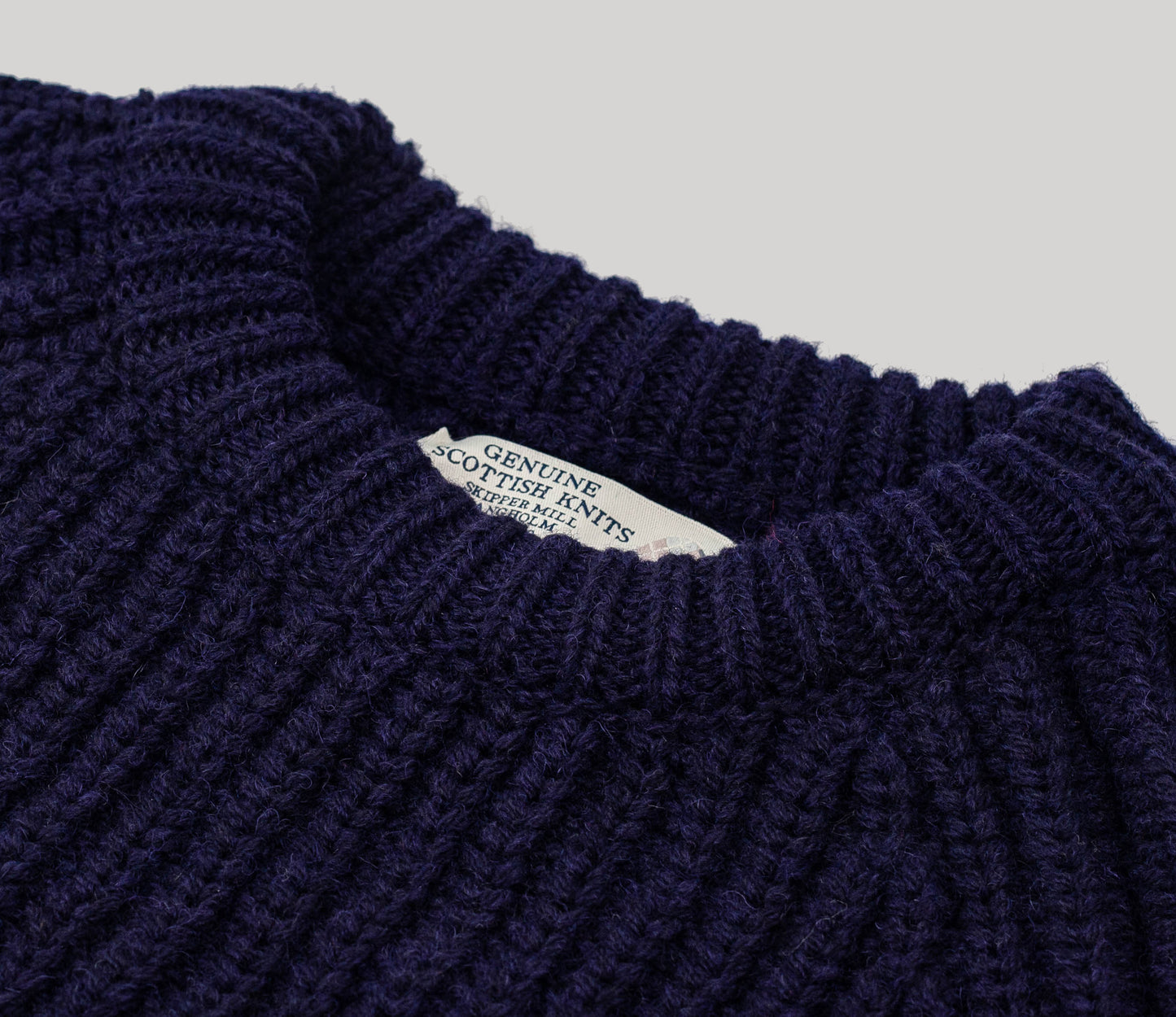 Chunky Wool Fisherman Crew Neck Jumper in Navy