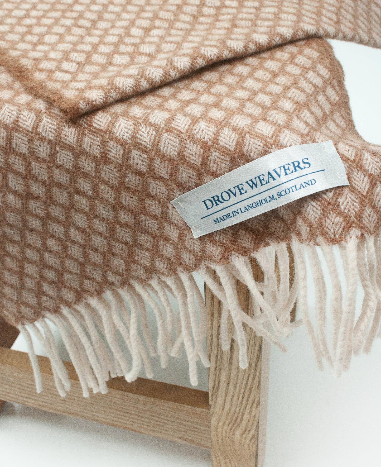 Diamond Cashmere Geelong Scarf in Hazelnut