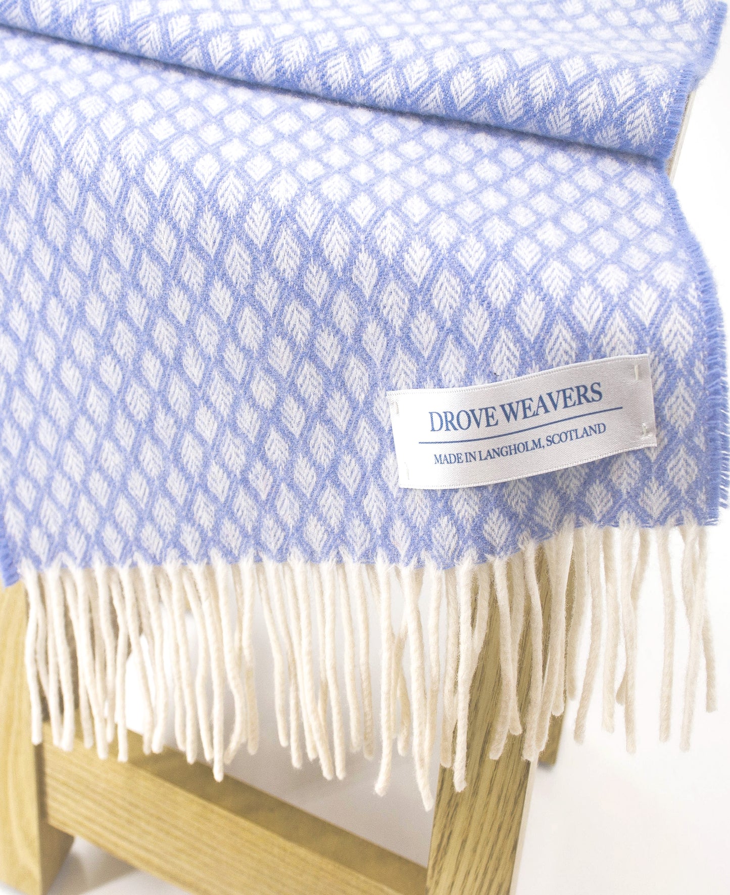 Diamond Cashmere Geelong Scarf in Hyacinth