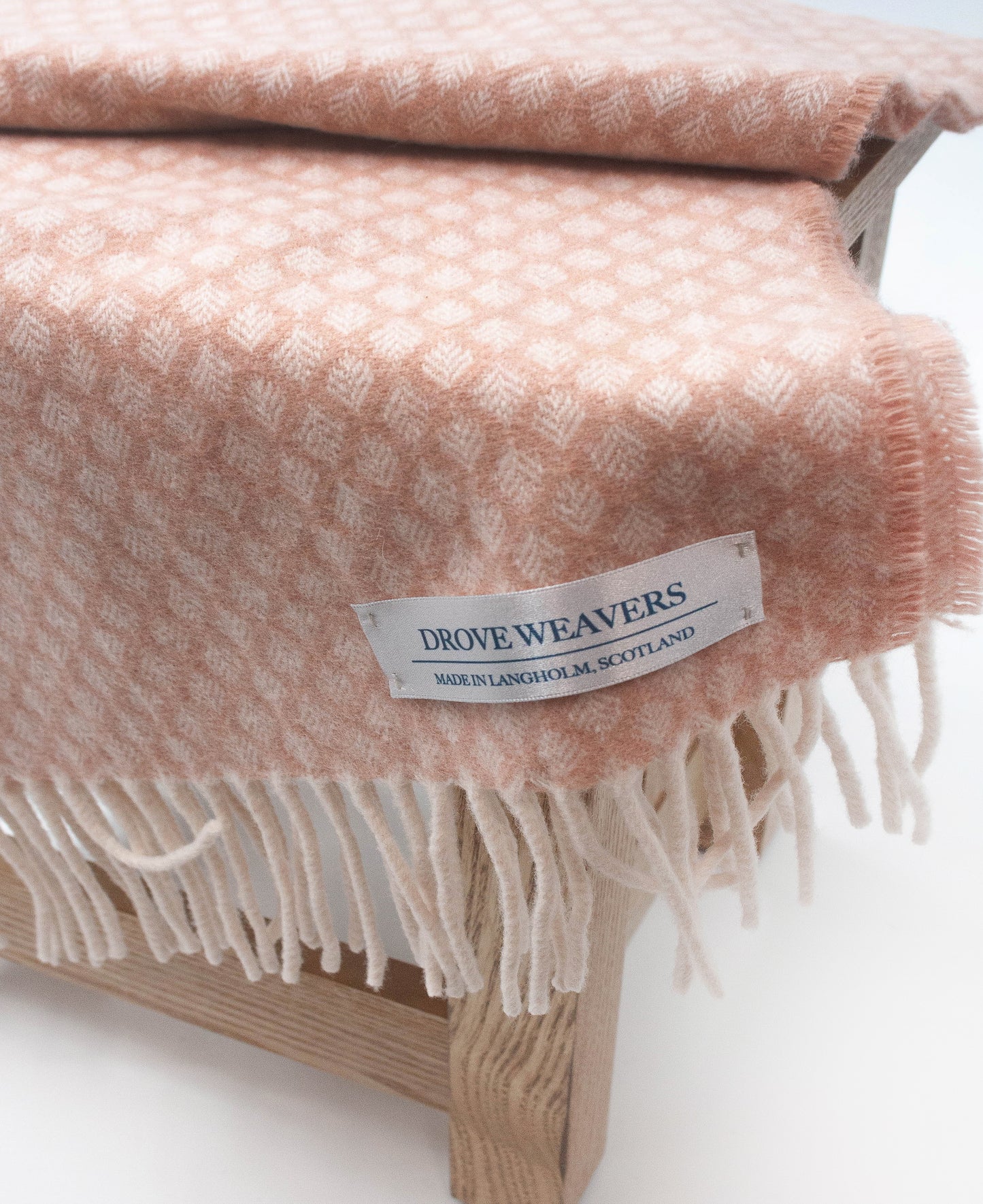 Diamond Cashmere  Geelong Scarf in Salmon