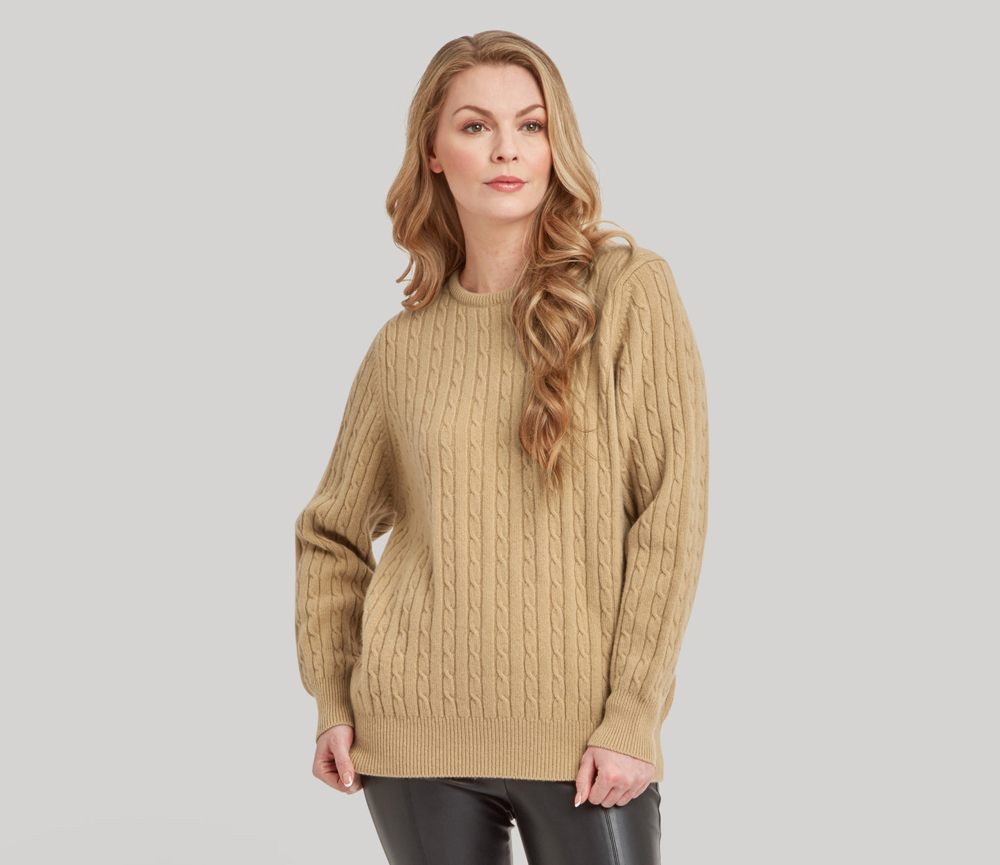 Geelong Lambswool Cable Crew Neck Jumper in Camel