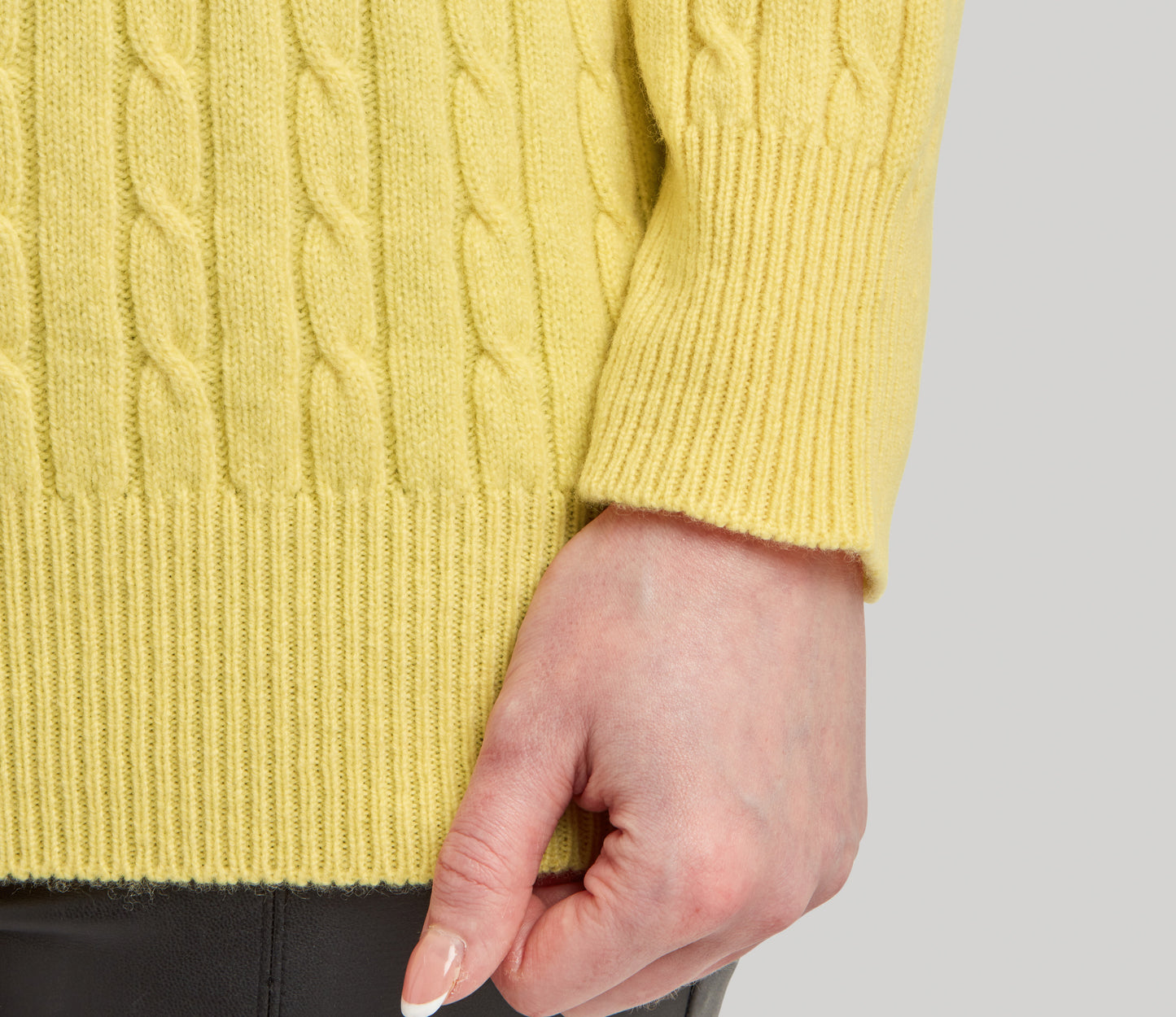 Geelong Lambswool Cable Crew Neck Jumper in Lemon