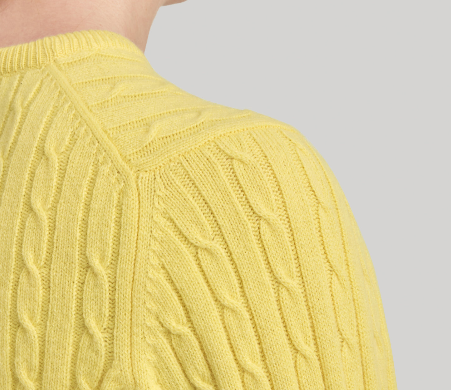 Geelong Lambswool Cable Crew Neck Jumper in Lemon