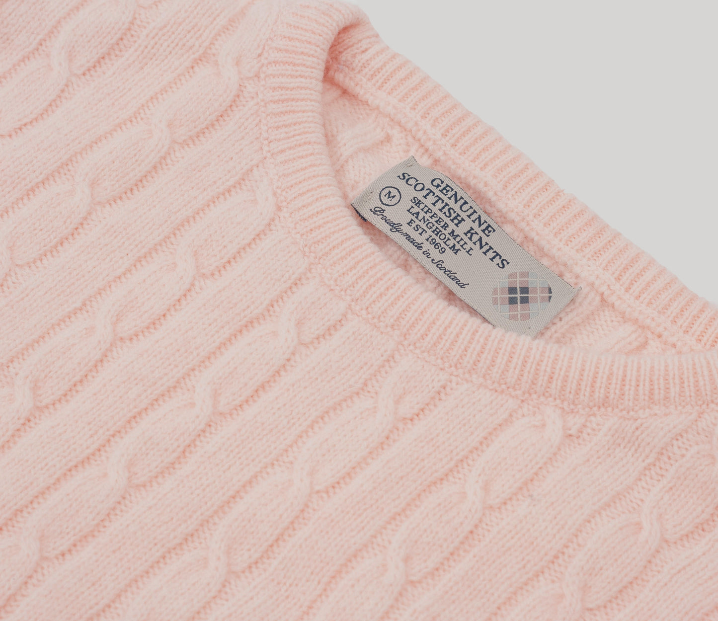 Geelong Lambswool Cable Crew Neck Jumper in Pale Pink