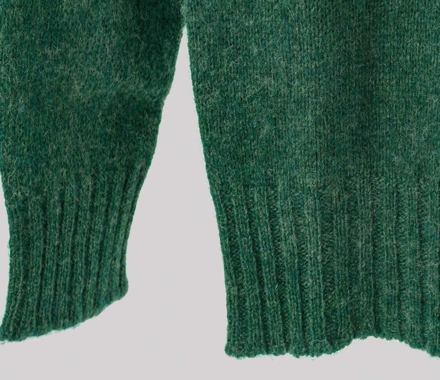 Saddle Shoulder Shetland Crew Neck Jumper in Seaweed