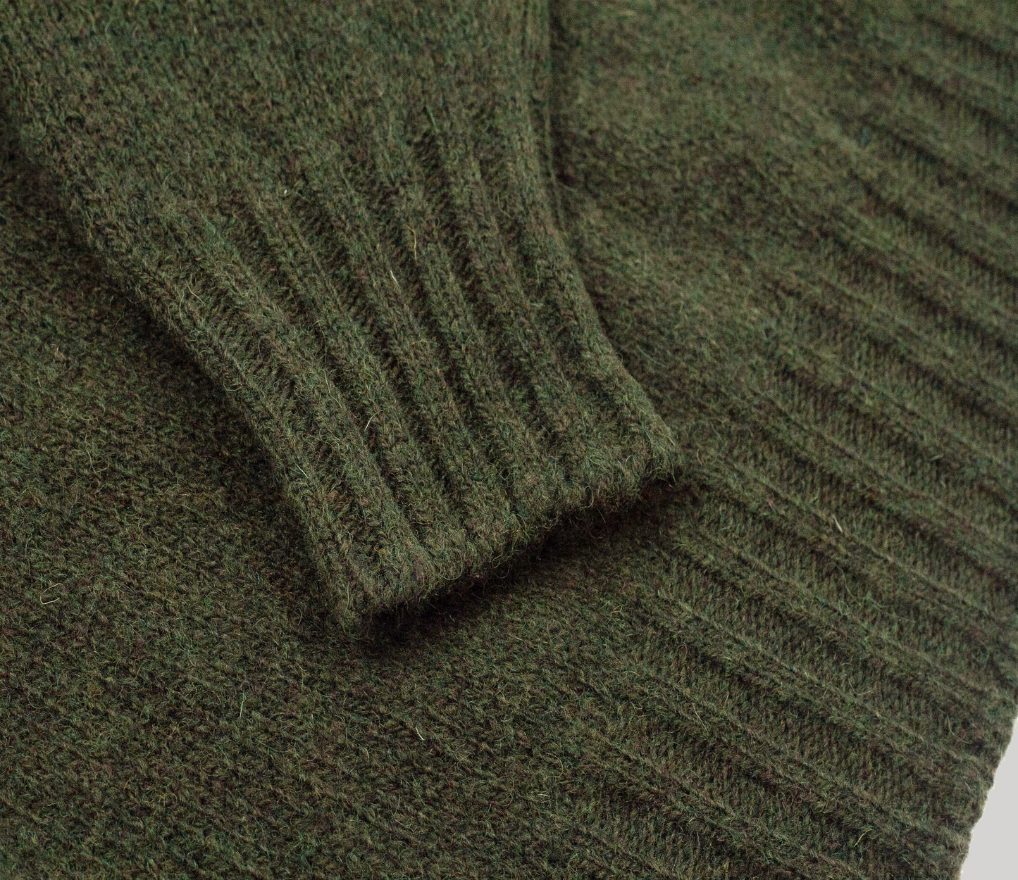 Modern Fit Shetland Crew Neck Jumper in Dark Olive